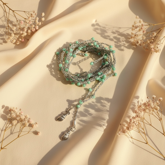 Choker abbraccio argento con perline turchesi e charms conchiglia